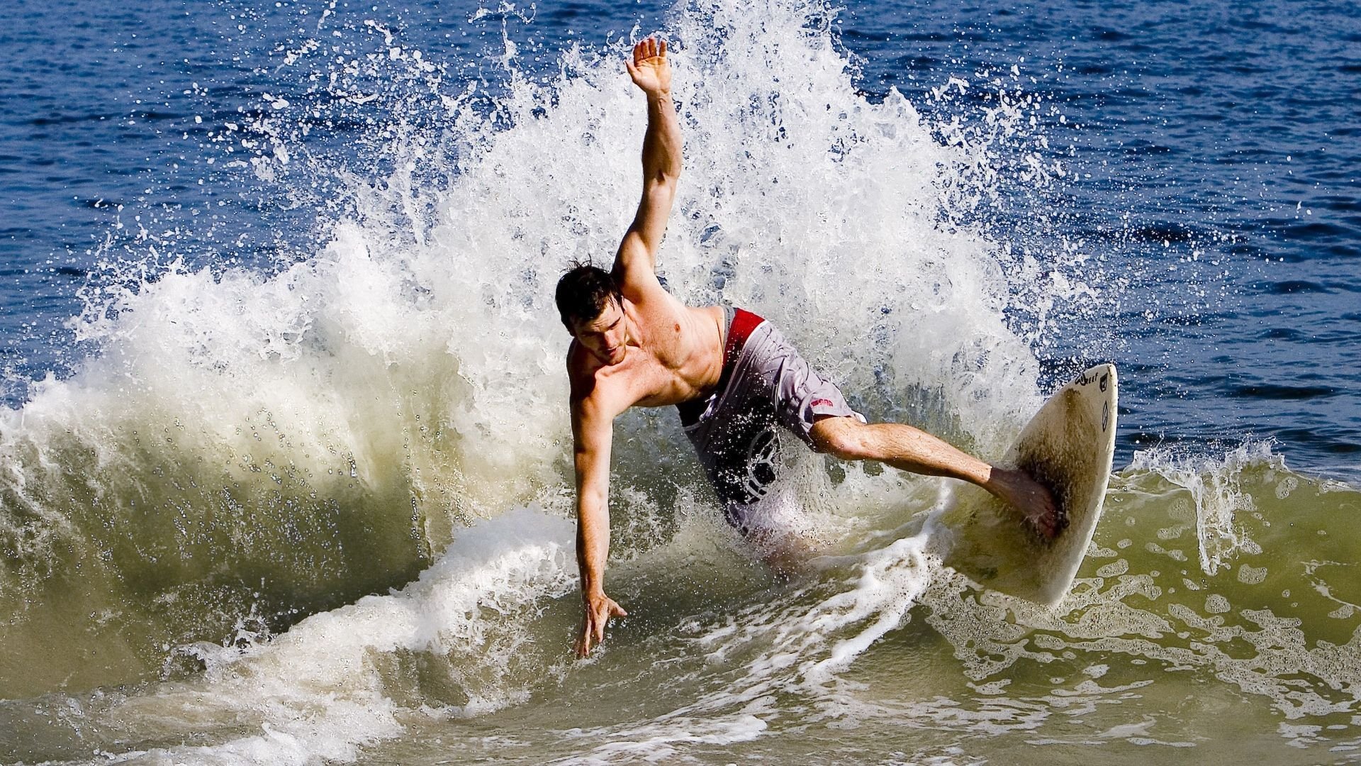 勇士设立“战术创新实验室”，邀请外部专家参与建模，勇士战术手册